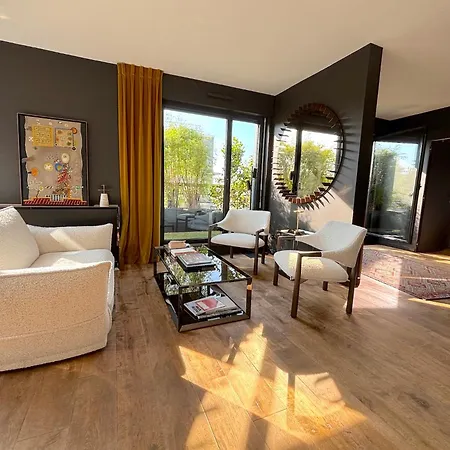 Le Penthouse Eiffel Apartment