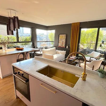 Le Penthouse Eiffel Apartment Paris